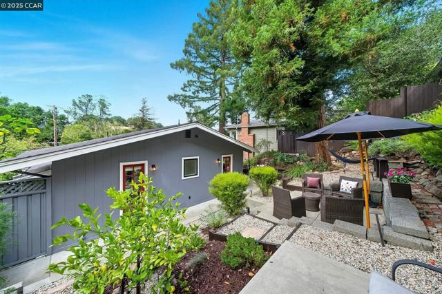 50 Brookwood Rd, Orinda CA: https://media.crmls.org/mediaz/3c7a9e02-1228-45e8-9c9c-9073aaa0cb6a.jpg
