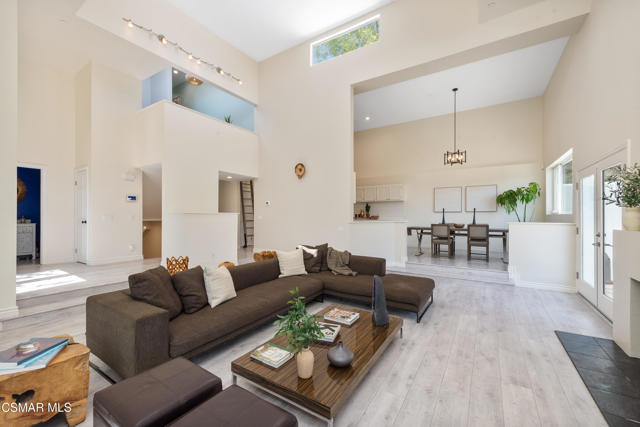 28333 Foothill Drive, Agoura Hills CA: https://media.crmls.org/mediaz/3c7aa55a-9aa6-4cae-b473-2bf92da2e8fa.jpg
