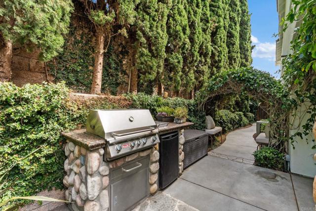 5158 Steinbeck Ct, Carlsbad CA: https://media.crmls.org/mediaz/3c7bf028-4a45-49dc-932b-39fdc3e81326.jpg
