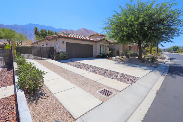 1197 Oro Rdg, Palm Springs CA: https://media.crmls.org/mediaz/3c7c2be3-bc61-453c-ad0c-4a6e0058956c.jpg