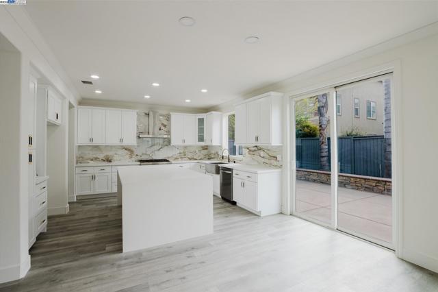 1955 Bankston Dr, Tracy CA: https://media.crmls.org/mediaz/3c7c67d4-0030-456d-9643-8385c37a9e09.jpg