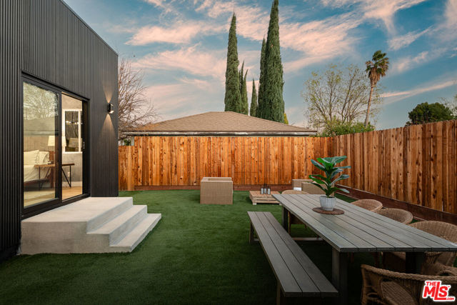 17624 Martha Street, Encino CA: https://media.crmls.org/mediaz/3c7cacfd-ff5c-4dd8-9a68-f0c78ff3a174.jpg