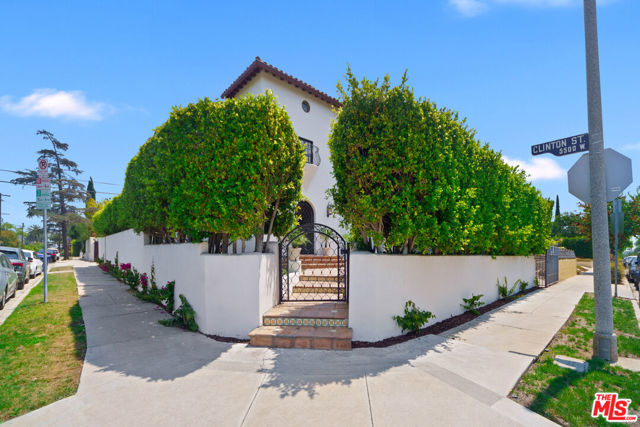 588 N Gower Street, Los Angeles CA: https://media.crmls.org/mediaz/3c7d162d-09fb-4f6e-a977-f3bf89a3002d.jpg