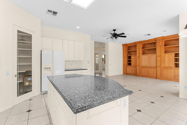 37159 Turnberry Isle Drive, Palm Desert CA: https://media.crmls.org/mediaz/3c7d67a4-2e67-445f-a9f7-0d792641a62d.jpg