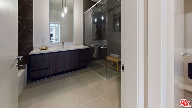 520 N Central Avenue, Glendale CA: https://media.crmls.org/mediaz/3c7e1774-f13f-40e8-ab00-c4739cb5e5cf.jpg