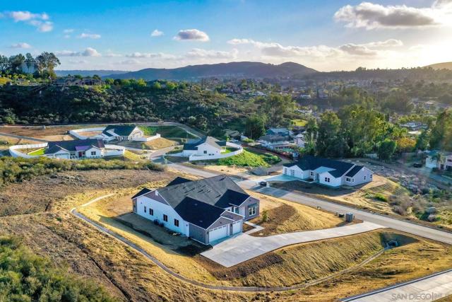 15123 Larchmont St, Poway CA: https://media.crmls.org/mediaz/3c7e75ba-7f61-4f38-aa06-bab35c63a418.jpg