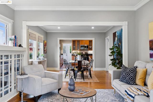 1193 64Th St, Oakland CA: https://media.crmls.org/mediaz/3c7ea31e-9683-4e3b-881a-e8f71016447b.jpg