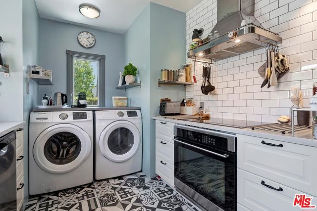 100 N Arden Boulevard, Los Angeles CA: https://media.crmls.org/mediaz/3c7ea636-a46e-4d9a-a9b4-b61ce6dddac5.jpg