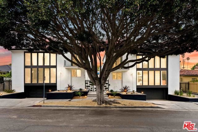 811 20th Street, Santa Monica CA: https://media.crmls.org/mediaz/3c7ed22d-7ce5-4f11-a0d6-a6d8f9da6d64.jpg