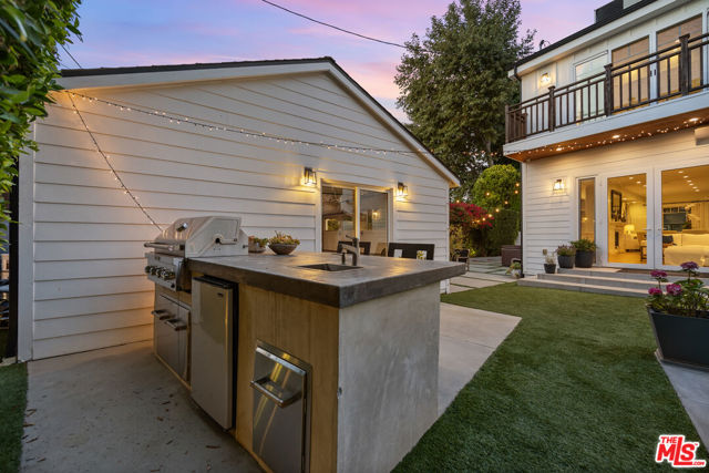 4943 Stern Avenue, Sherman Oaks CA: https://media.crmls.org/mediaz/3c7f3c9b-62ab-447d-9cc8-a2badf480360.jpg