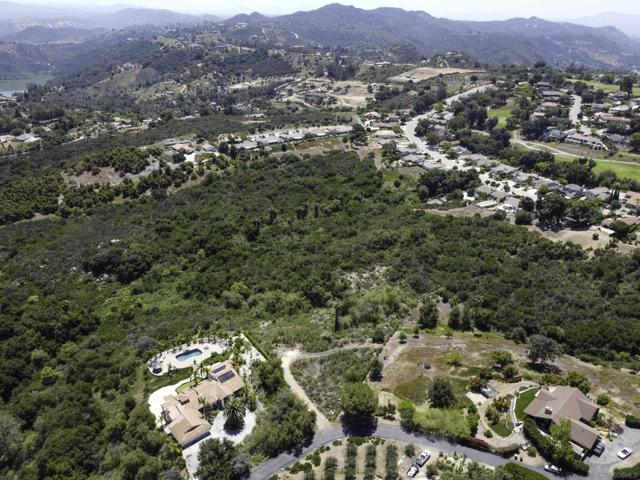 28371 Faircrest Way, Escondido CA: https://media.crmls.org/mediaz/3c7fc65f-acc6-4c7a-b351-918907d4029c.jpg