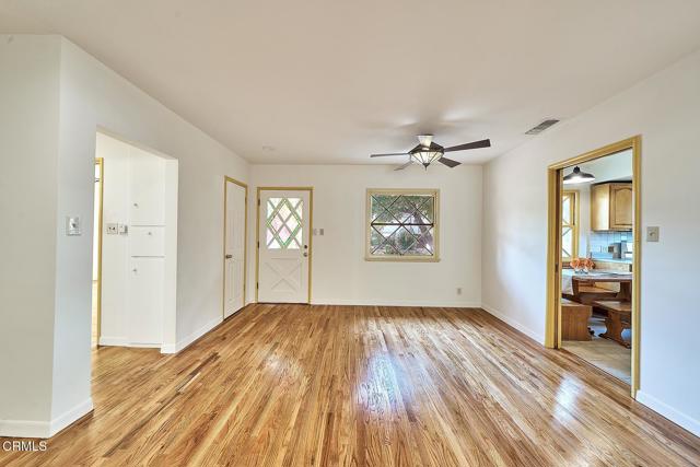 Detail Gallery Image 9 of 23 For 3106 Honolulu Ave, La Crescenta,  CA 91214 - 4 Beds | 2 Baths