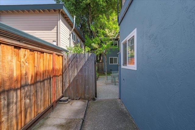 933 Florence Lane, Menlo Park CA: https://media.crmls.org/mediaz/3c7ff901-8044-4f20-9d68-51fa5f168054.jpg