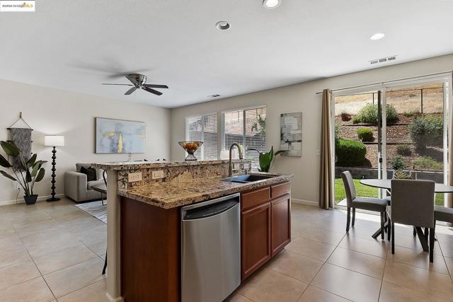 3680 Mallard Ct, Antioch CA: https://media.crmls.org/mediaz/3c80104b-6415-4feb-93ad-22e9215c0e6f.jpg