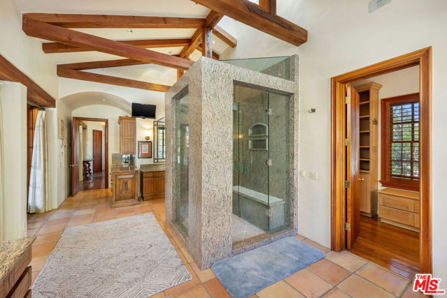 25127 Jim Bridger Road, Hidden Hills CA: https://media.crmls.org/mediaz/3c80106c-34ba-4438-b19b-49f71ff78c61.jpg