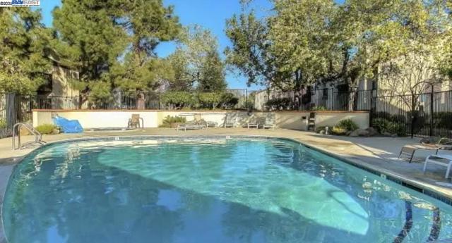 14161 Seagate Dr, San Leandro CA: https://media.crmls.org/mediaz/3c80a7d9-c620-4fc4-8f58-b6e3d9a3678b.jpg