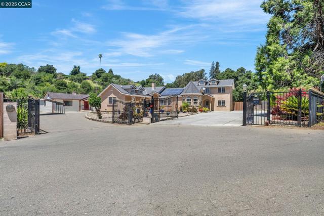 18127 Madison Ave, Castro Valley CA: https://media.crmls.org/mediaz/3c811075-94d8-44ba-af41-5785397c2abb.jpg