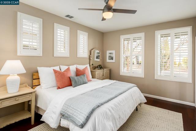 5617 Evolene St, Danville CA: https://media.crmls.org/mediaz/3c811642-ef69-410d-a1b3-b23a6c512f0c.jpg