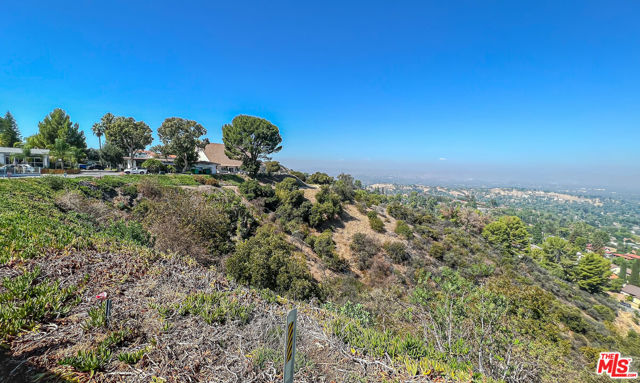 117 Navajo Lane, Topanga CA: https://media.crmls.org/mediaz/3c813e41-a2f5-49df-b662-b6060466338f.jpg