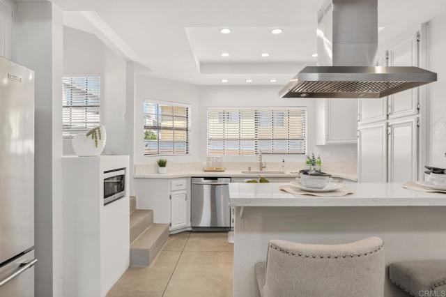 Detail Gallery Image 16 of 55 For 2021 Carnegie Ln #APT 7,  Redondo Beach,  CA 90278 - 3 Beds | 2/1 Baths
