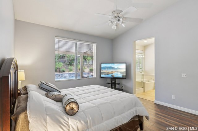 24641 Lincoln AVE, Murrieta CA: https://media.crmls.org/mediaz/3c824c0f-2901-49c6-8dab-f0998038fc90.jpg