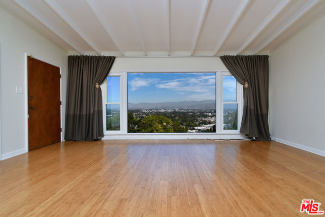 3682 Berry Drive, Studio City CA: https://media.crmls.org/mediaz/3c8266dd-2399-4699-ad47-0c1f6c36a2ac.jpg