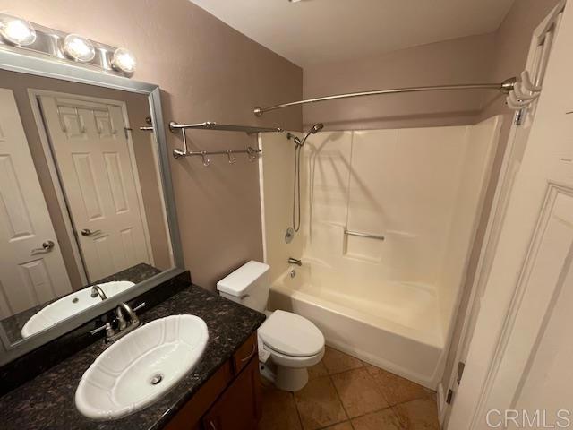 3796 San Ramon Dr, Oceanside CA: https://media.crmls.org/mediaz/3c82f333-a31d-4770-9ffd-e77089e887d6.jpg