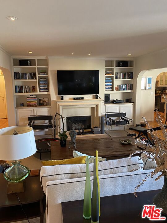 8455 Fountain Avenue, West Hollywood CA: https://media.crmls.org/mediaz/3c8309ad-0770-449a-b34f-9dcf7a132025.jpg