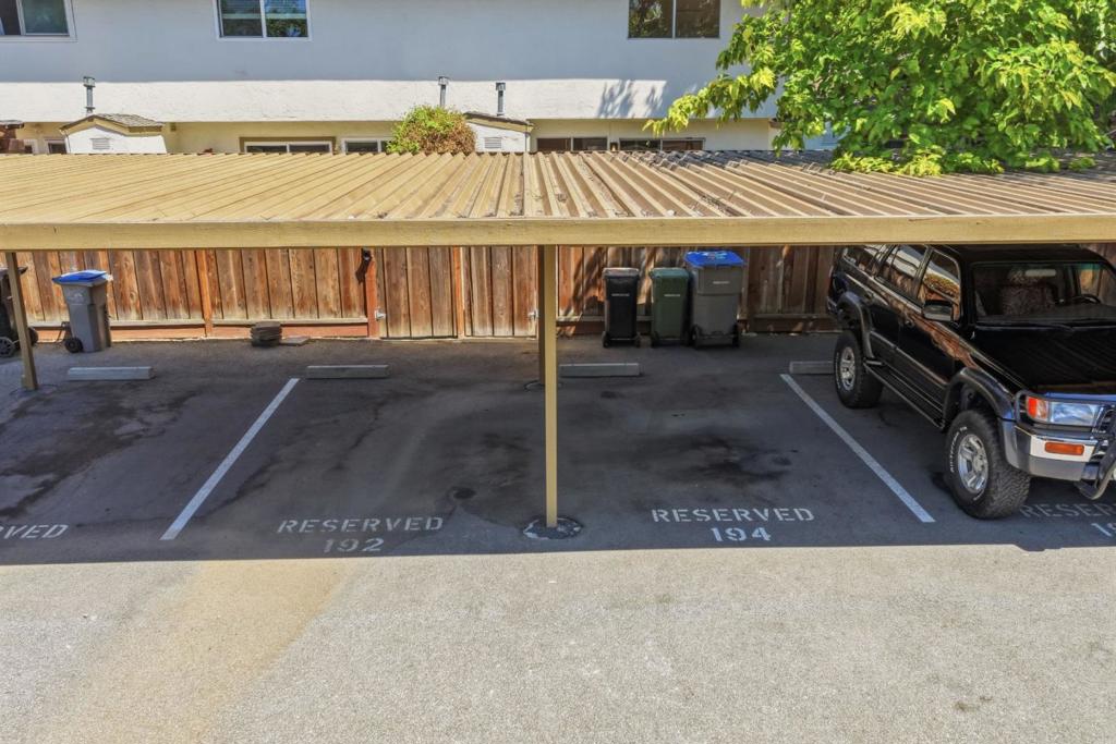 https://media.crmls.org/mediaz/3c83d5d3-41f3-4d26-abf9-b12bf92fbd15.jpg?preset=X-Large