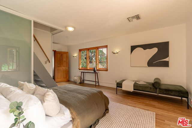 3105 Ledgewood Drive, Los Angeles CA: https://media.crmls.org/mediaz/3c840663-31a1-4a84-a6ae-2a3d8db1b28e.jpg