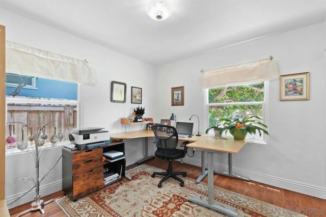 4386 Niagara Ave, San Diego CA: https://media.crmls.org/mediaz/3c846013-fc66-4093-b559-5e9b7daecf4e.jpg
