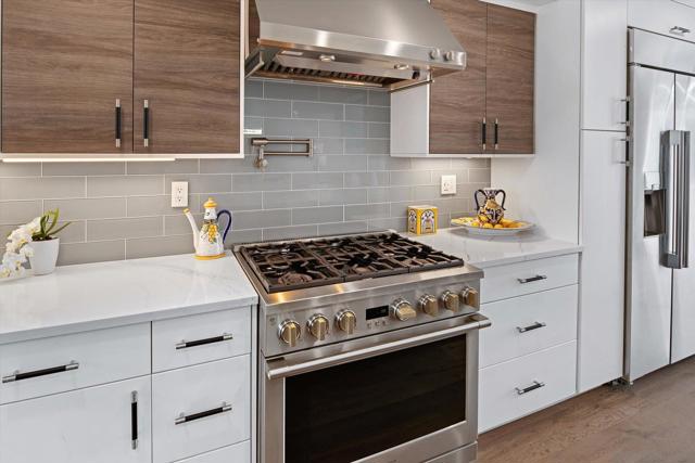 89 Tunapuna Ln, Coronado CA: https://media.crmls.org/mediaz/3c84780e-d4fe-4150-ac06-08a5f2a194e7.jpg