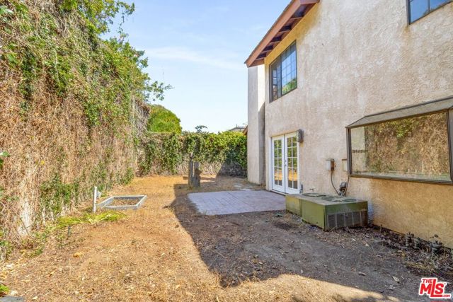11 S Callecita, Laguna Beach CA: https://media.crmls.org/mediaz/3c848e10-1b8d-491e-ae69-b9b23af22b33.jpg