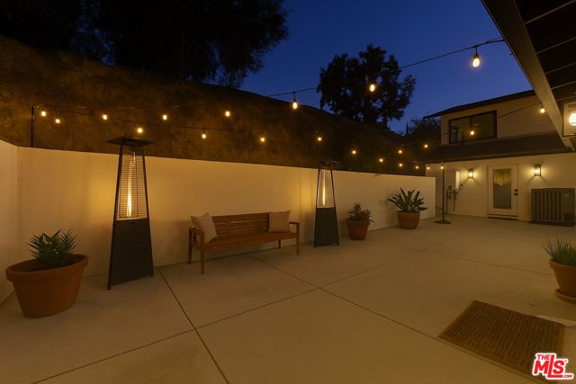 9425 Gierson Avenue, Chatsworth CA: https://media.crmls.org/mediaz/3c84a85d-0d1d-4d62-bb5d-efd46dbffd8f.jpg