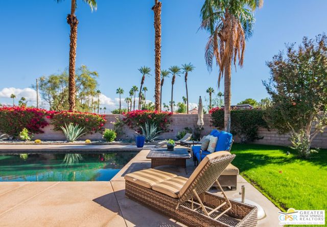 38610 Desert Mirage Drive, Palm Desert CA: https://media.crmls.org/mediaz/3c855145-b5be-48ab-89c7-0a4b46591b09.jpg