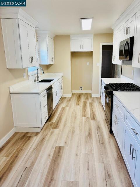 1011 Harbor View Dr, Martinez CA: https://media.crmls.org/mediaz/3c85e52e-3458-480d-bdec-69b8ef01d828.jpg