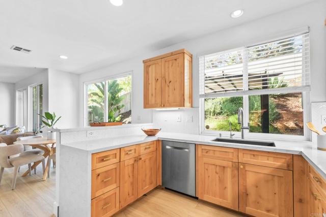 Detail Gallery Image 14 of 41 For 2811 Bear Valley Rd, Chula Vista,  CA 91915 - 3 Beds | 2 Baths