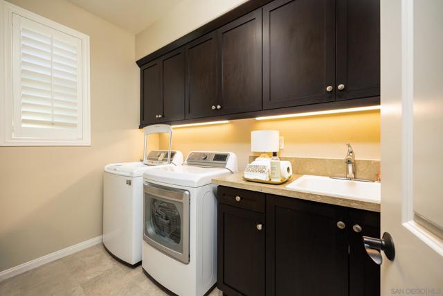 8112 Auberge Cir, San Diego CA: https://media.crmls.org/mediaz/3c866064-ada6-4ed7-84ef-98617254a983.jpg