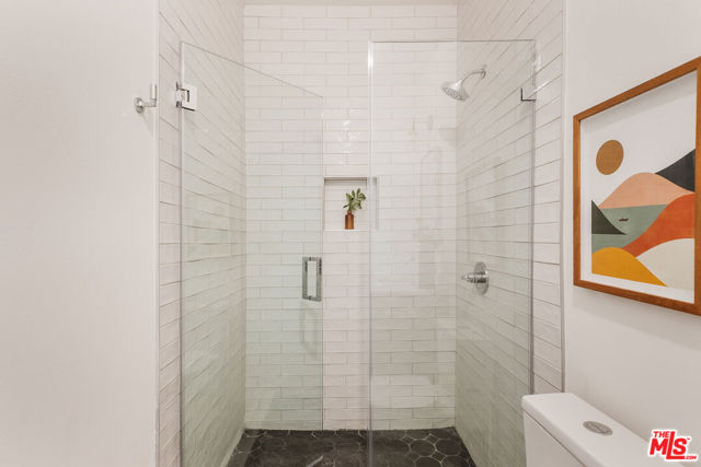 1570 S Hayworth Avenue, Los Angeles CA: https://media.crmls.org/mediaz/3c8662fd-0152-488b-9186-93e8fecc578f.jpg