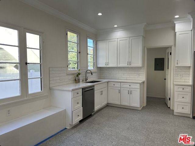 6367 W 6th Street, Los Angeles CA: https://media.crmls.org/mediaz/3c875073-2975-4f50-bf81-3f75eff4d6f0.jpg