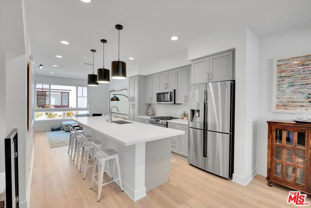 2927 Exposition Place, Los Angeles CA: https://media.crmls.org/mediaz/3c880280-f976-47de-8de1-631275fa2521.jpg