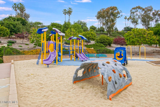 2111 Peak Place, Thousand Oaks CA: https://media.crmls.org/mediaz/3c88110a-749d-4b79-890e-a4d9220a0e53.jpg