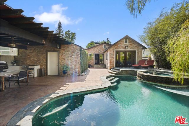 5324 Irvine Avenue, Valley Village CA: https://media.crmls.org/mediaz/3c889aa7-5020-4c43-b912-fa790a0cafae.jpg
