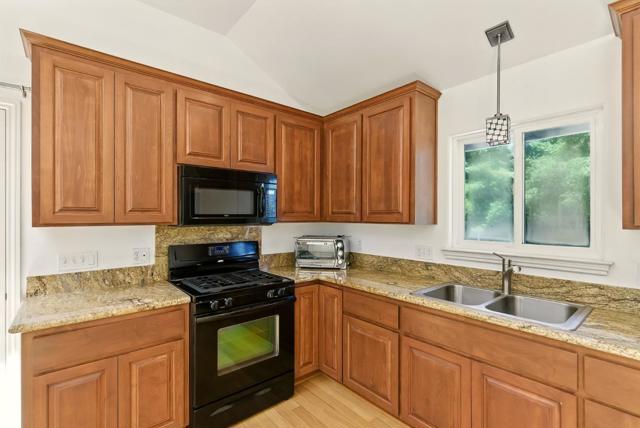 132 Pax Place Court, Aptos CA: https://media.crmls.org/mediaz/3c88b364-e491-424e-9f57-b41b9f2e6028.jpg