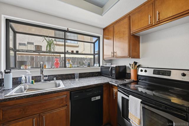 Image 30 of 45 For 1460 Hornblend