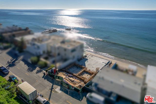 25306 Malibu Road, Malibu CA: https://media.crmls.org/mediaz/3c88d424-aecd-4b57-8c52-3c3dcb57bf37.jpg
