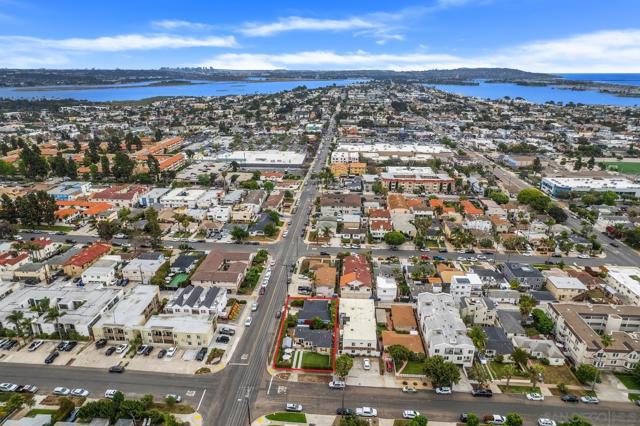 1679 81 Chalcedony St, San Diego CA: https://media.crmls.org/mediaz/3c88fe1a-547e-4be0-9113-b53457fd6f68.jpg