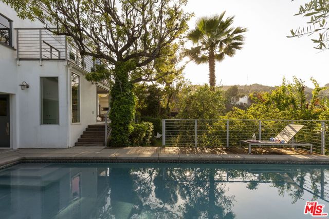 2500 Carman Crest Drive, Los Angeles CA: https://media.crmls.org/mediaz/3c892c39-e51d-472c-9324-2e426f13dcc0.jpg