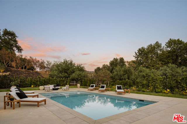 26719 Mulholland Highway, Calabasas CA: https://media.crmls.org/mediaz/3c8938ae-9706-4baf-a494-1a809e8a8b4d.jpg