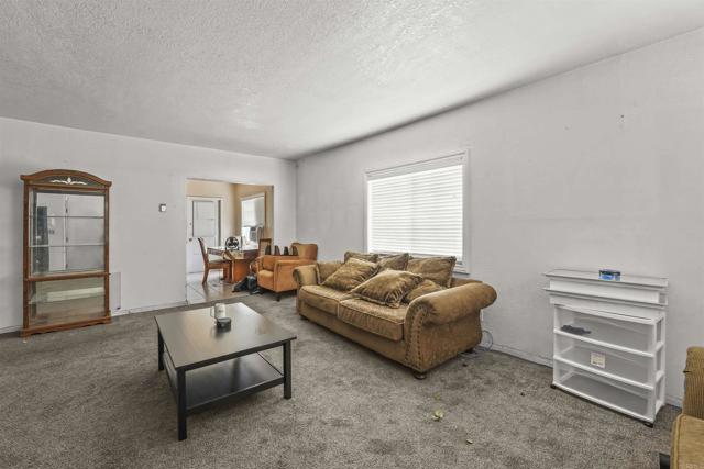 127 W 5Th Avenue, Escondido CA: https://media.crmls.org/mediaz/3c893f41-0be5-476c-9728-18729f07fbbb.jpg